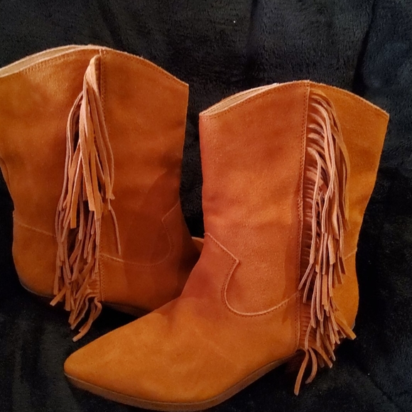 Boots - Picture 4 of 6